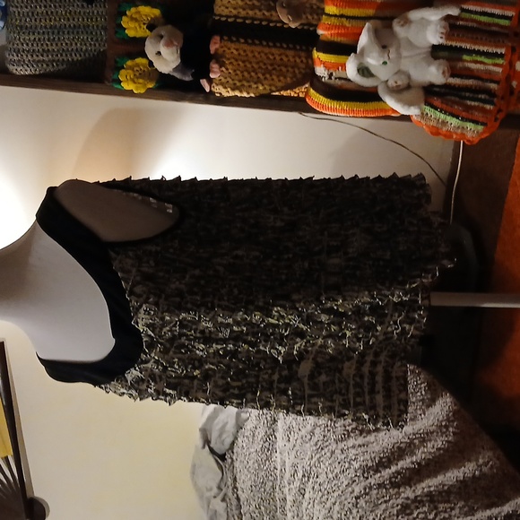 Women's Cato XL Shirred Layered Ruffles Sleeveless Tank Blouse Black & White - Picture 4 of 10